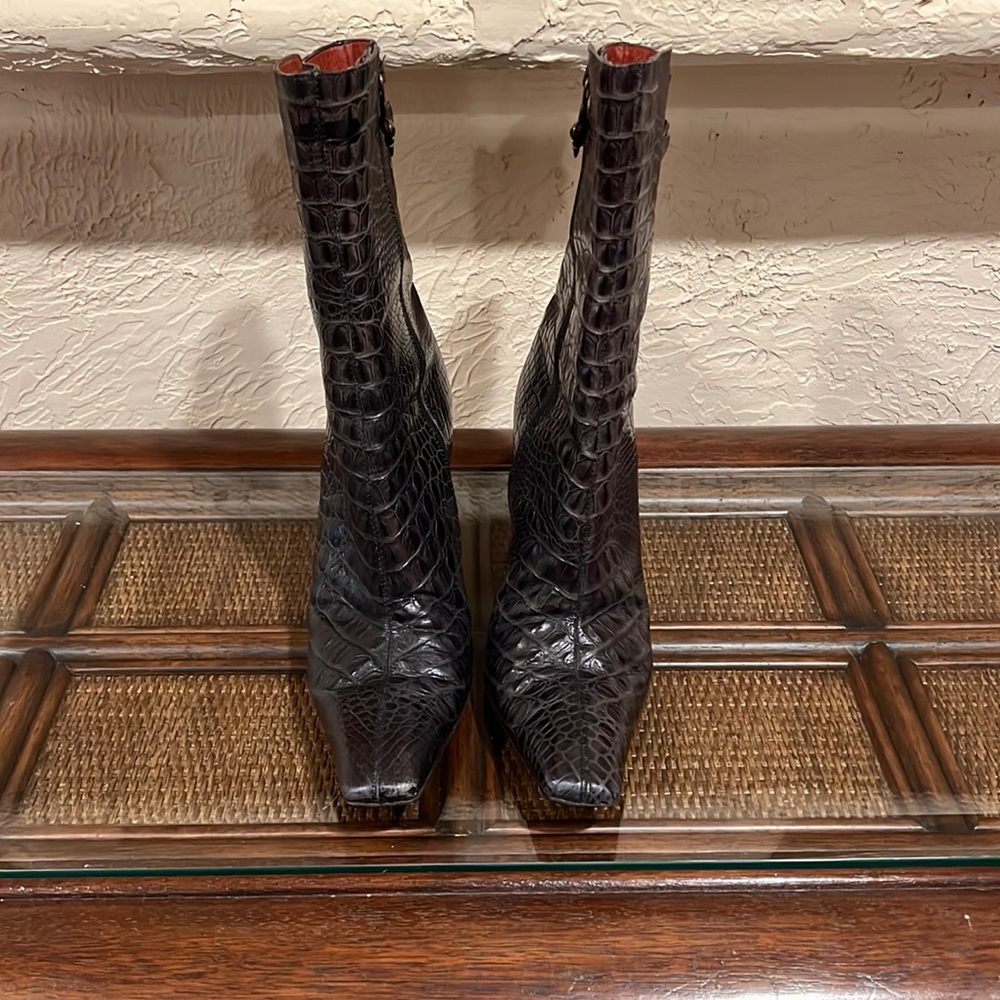 Donald Pliner boots